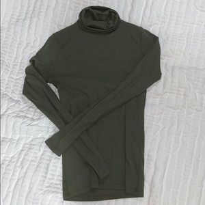 Ribbed turtle neck slim tee